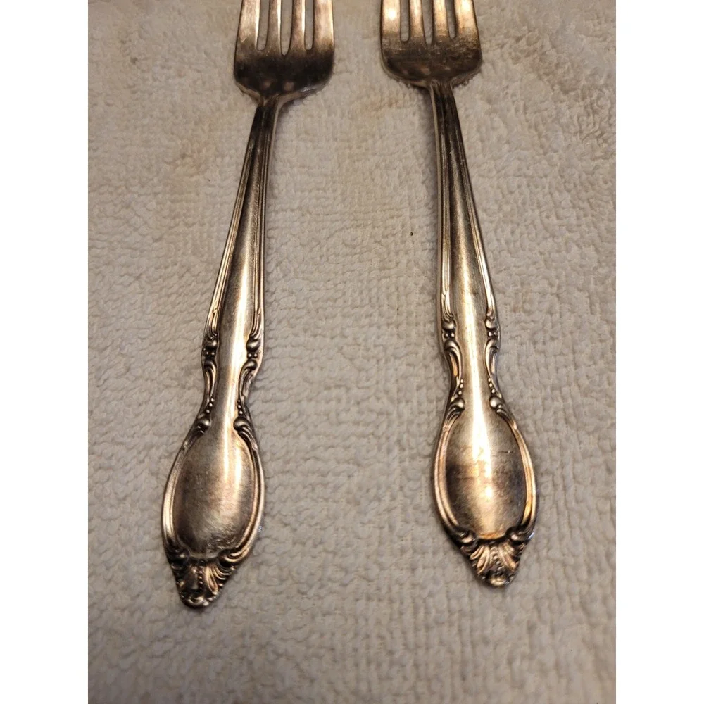2 PRECIOUS MIRROR 1954 Wm Rogers International Silverplate Salad Forks No monos